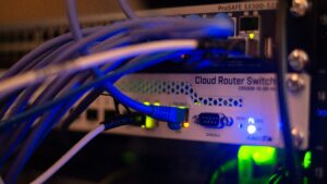 Scopri di più sull'articolo Aggregatore di banda per hotel e aziende: la connessione che non cade mai
