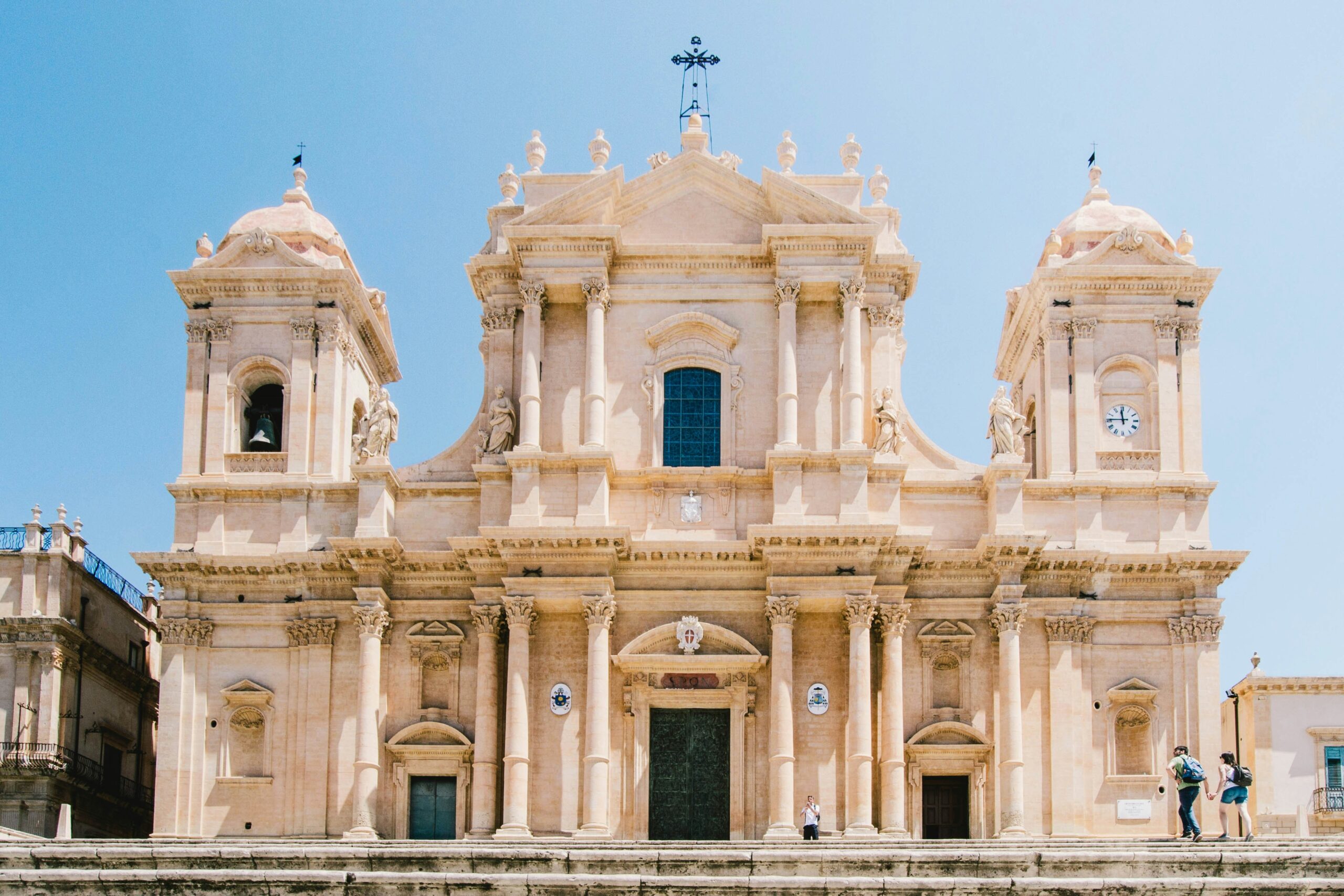 Scopri di più sull'articolo Informatica a Noto: come Casto Sistemi è diventata un punto di riferimento nazionale partendo da una piccola città siciliana